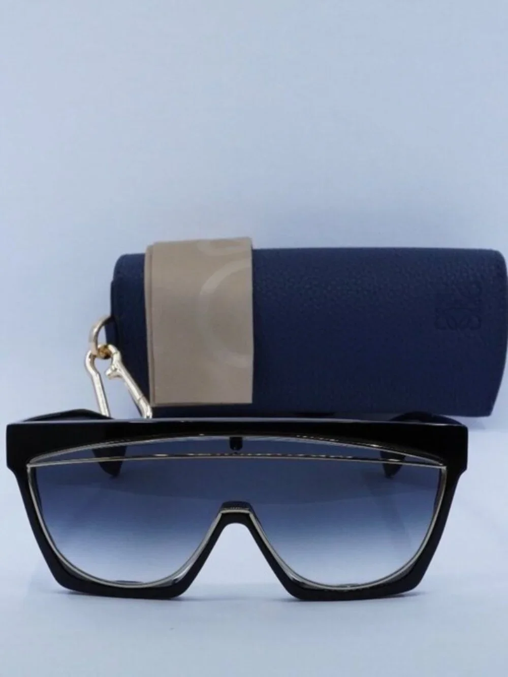 Loewe LW40012I 05B Shield Sunglasses – Black/Gold \Gradient Smoke
